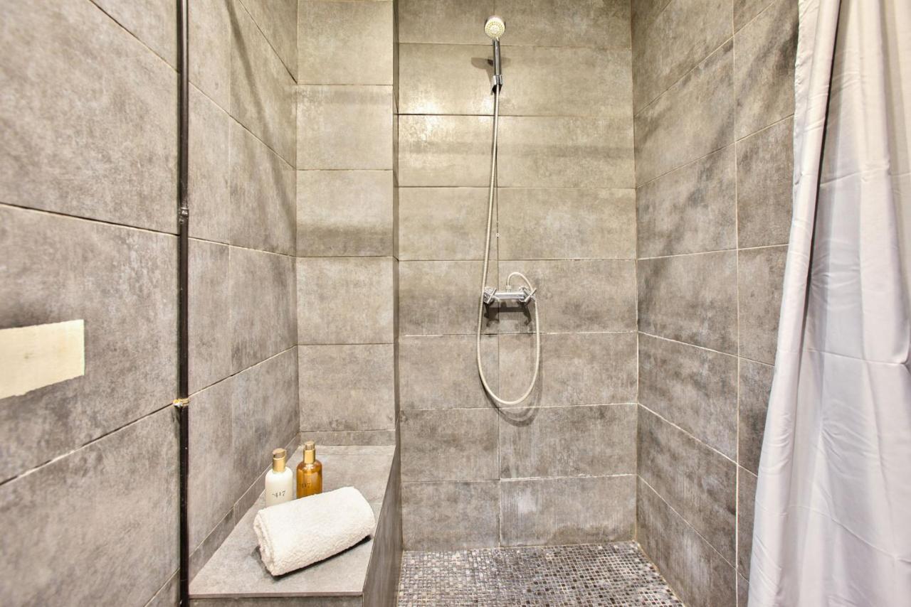 11 - Studio Champs-Elysees Paris Bagian luar foto