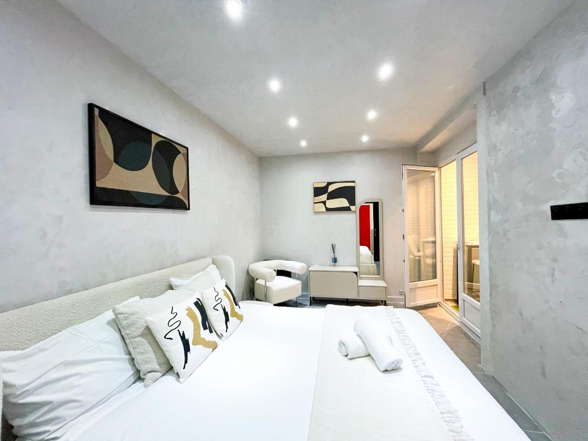 11 - Studio Champs-Elysees Paris Bagian luar foto